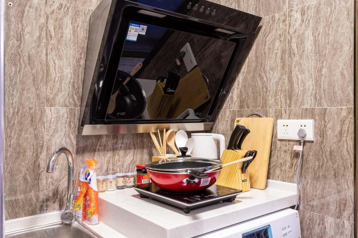 Wuhan Hongshan-Guanggu Square- Locals Apartment 00157650 Exterior photo